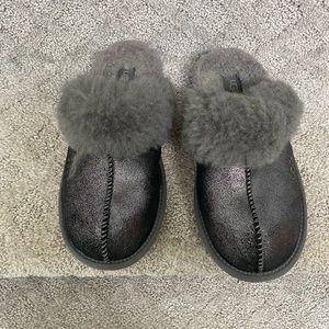 UGG girls furry slippers. Like New